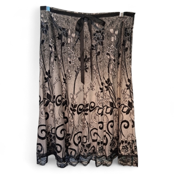 Elegant Black and Gray Lace Midi Skirt 6818 - Picture 2 of 8